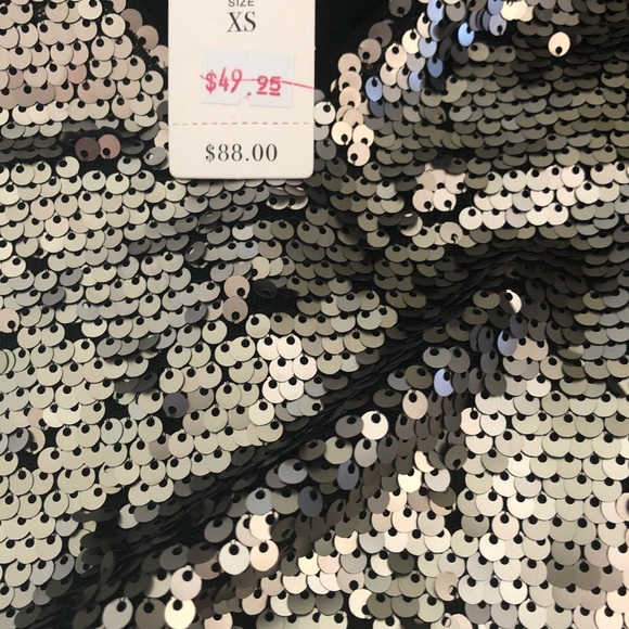 Anthropologie Metallic Sequined V-neck Tee - Picture 5 of 6